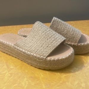 Beach slides, sandals size 9.  So cute and in perfect condition.